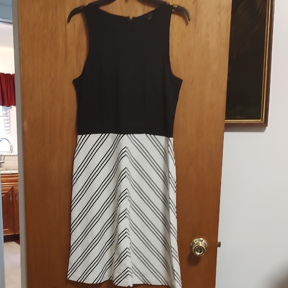 Ann Taylor Black and White Midi Dress Armpit To Armpit 19 Length 39 In Long